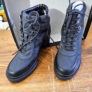 Hiker boot Vera wang. Jocelynn black sz 6